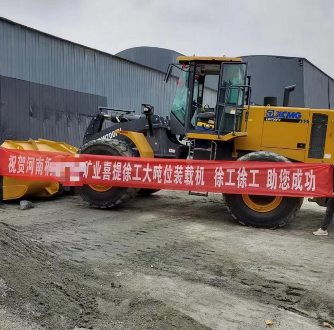 河南某矿山大客户喜提sb大吨位LW700FV装载机