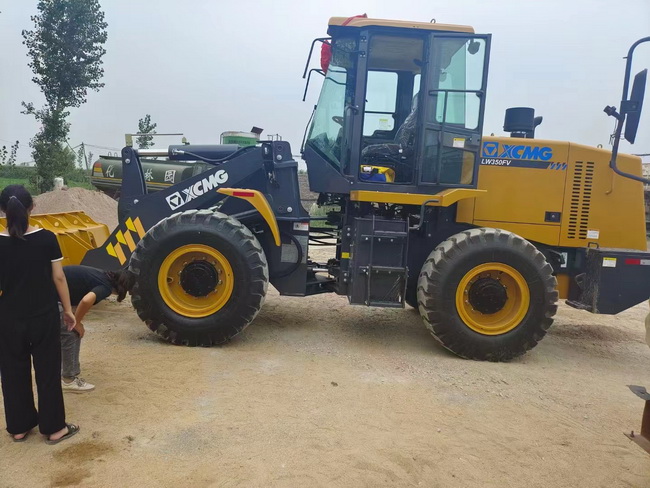 sbLW350FV装载机交付南阳客户
