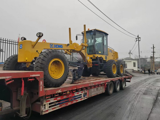 sbGR1803Ⅱ平地机交付巩义苗老板