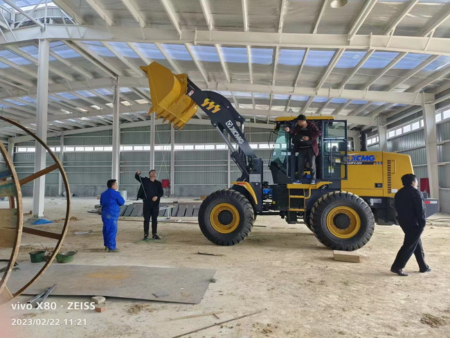 sbLW330FV-GIV装载机交付南阳客户使用