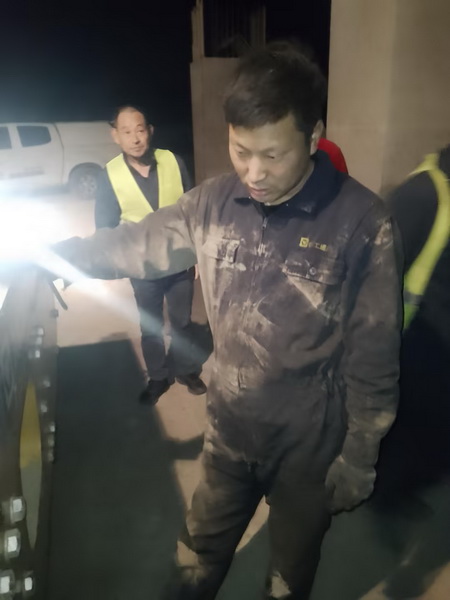 sb压路机客户刘老板