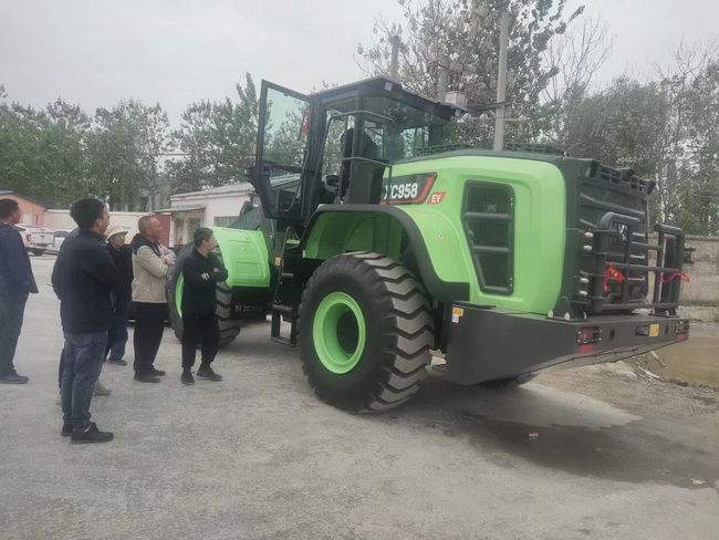 sbXC958-EV纯电动装载机交付柘城县金鼎建材公司