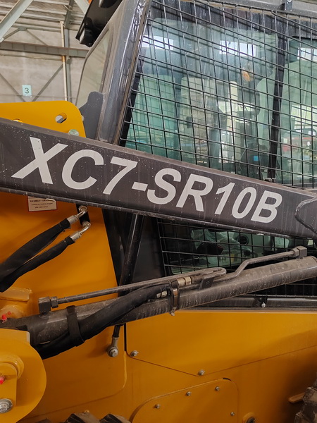 sbXC7-SR10B滑移装载机