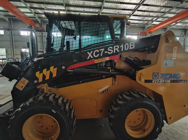 sbXC7-SR10B滑移装载机