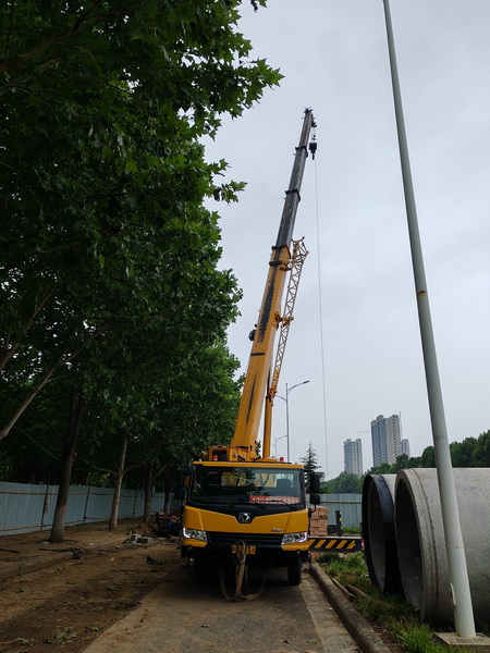 sb25吨起重机助力荥阳市城市民生建设工程